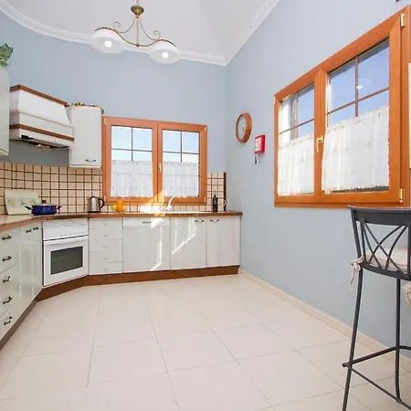 Vila Puerto Del Carmen Sleeps 7 With Pool And Wifi *