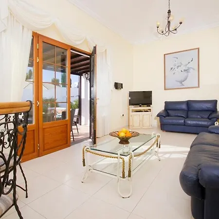 Vila Puerto Del Carmen Sleeps 7 With Pool And Wifi Puerto del Carmen (Lanzarote)