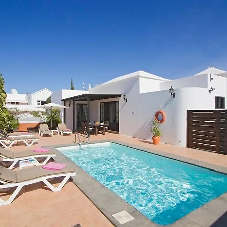Puerto Del Carmen Sleeps 7 With Pool And Wifi Vila *