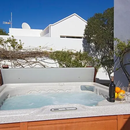 Vila Puerto Del Carmen Sleeps 7 With Pool And Wifi