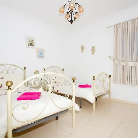Vila Puerto Del Carmen Sleeps 7 With Pool And Wifi *