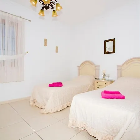 Puerto Del Carmen Sleeps 7 With Pool And Wifi