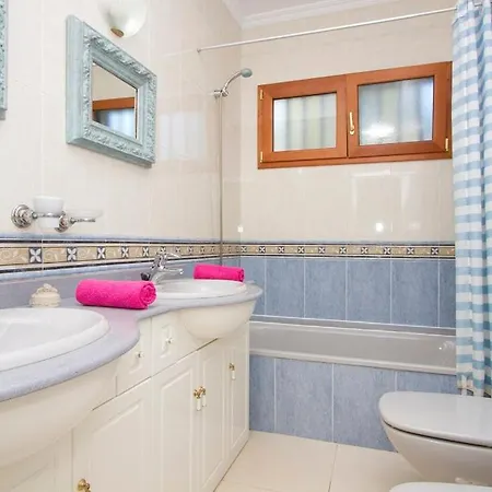 Vila Puerto Del Carmen Sleeps 7 With Pool And Wifi